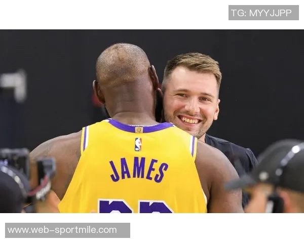 斯玛特分享与詹姆斯东契奇的趣事称其表现夸张令人捧腹大笑 斯玛特分享与詹姆斯东契奇的趣事称其表现夸张令人捧腹大笑