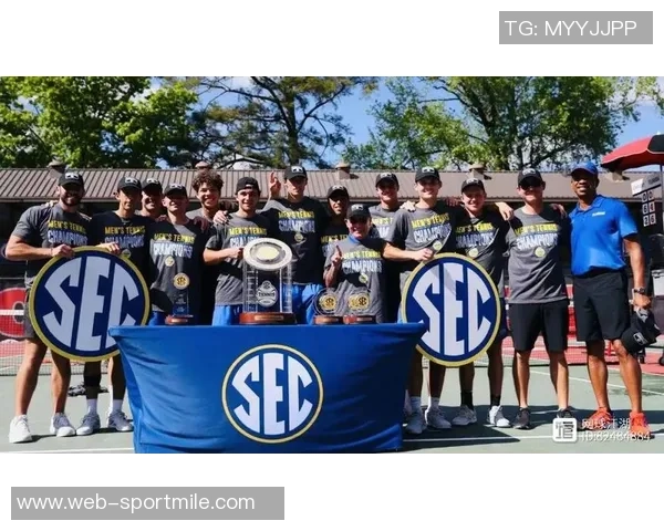 弹指二十载风云变幻卡森退役与2005年伊斯坦布尔之夜球员的告别之路 弹指二十载风云变幻卡森退役与2005年伊斯坦布尔之夜球员的告别之路